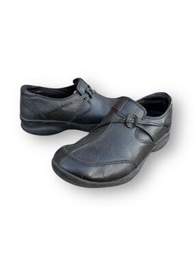 Clarks In Motion Kick Black Leather Slip on Loafers Shoes Women's size 8